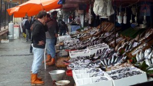 Vismarkt bij Galatabrug in Istanbul
