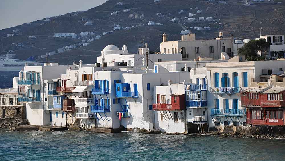 Kleuren van licht en water op Mykonos in Griekenland