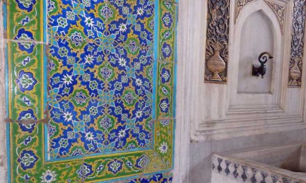 Blauwe Iznik-tegels in het Topkapi Paleis in Istanbul