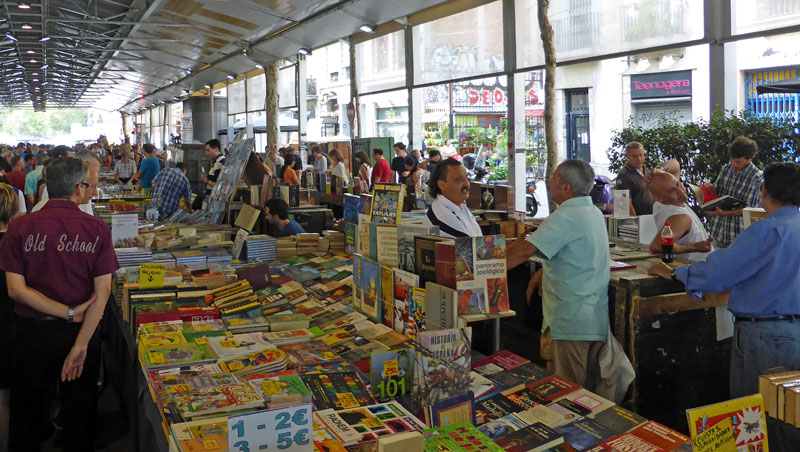 Levendige boekenmarkt in hartje Barcelona