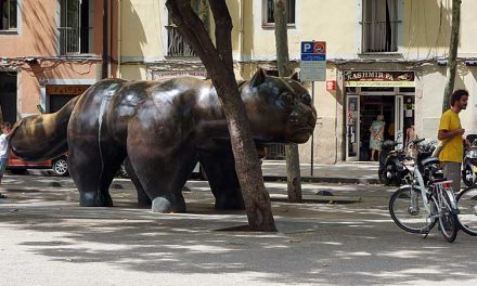 Dikke kat van Botero op de Rambla del Raval in Barcelona