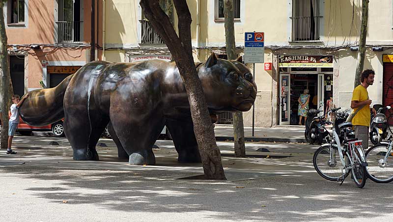 Dikke kat van Botero op de Rambla del Raval in Barcelona